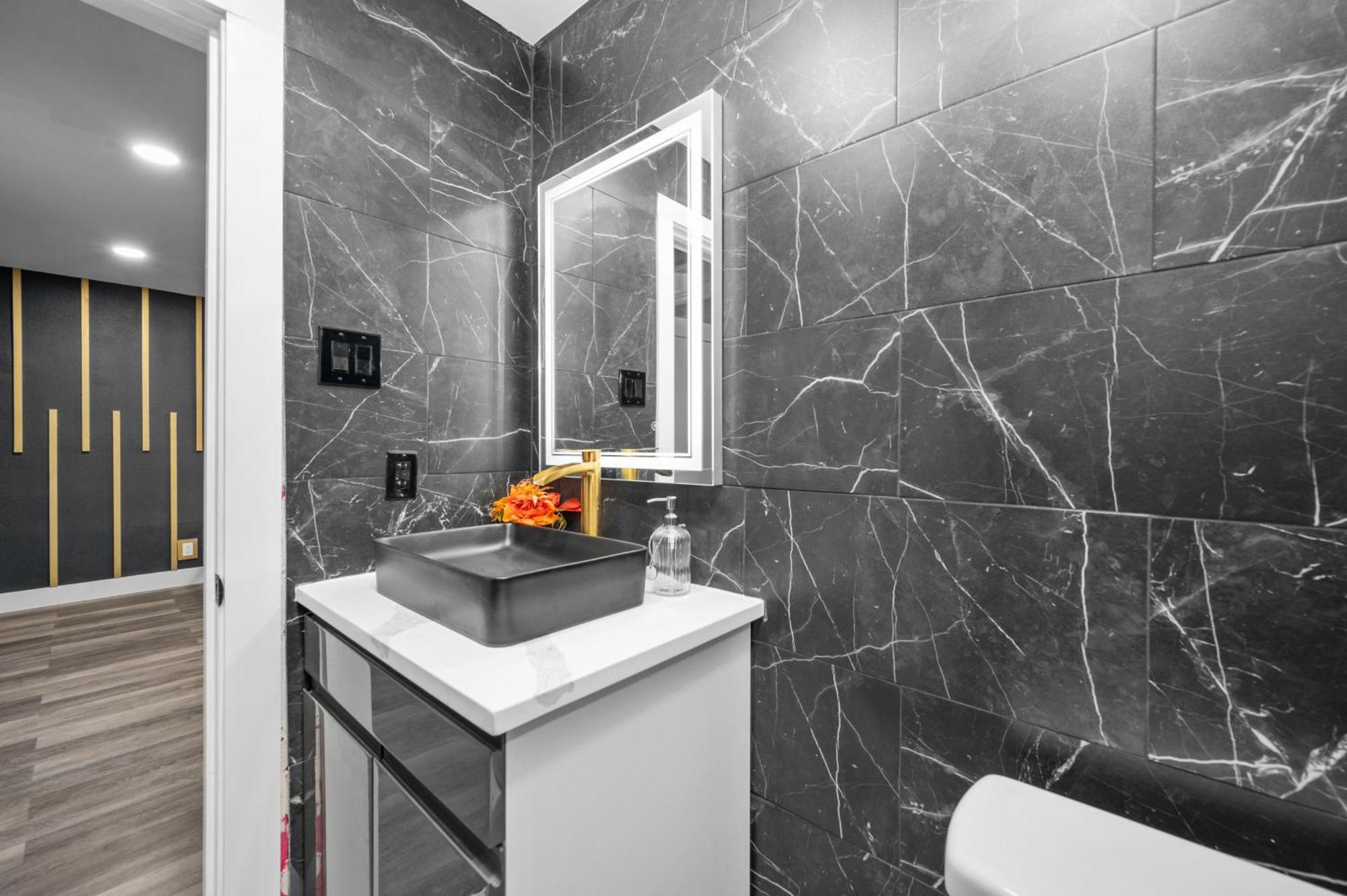Modern 2Br City Center Getaway With Free Park Houston Buitenkant foto