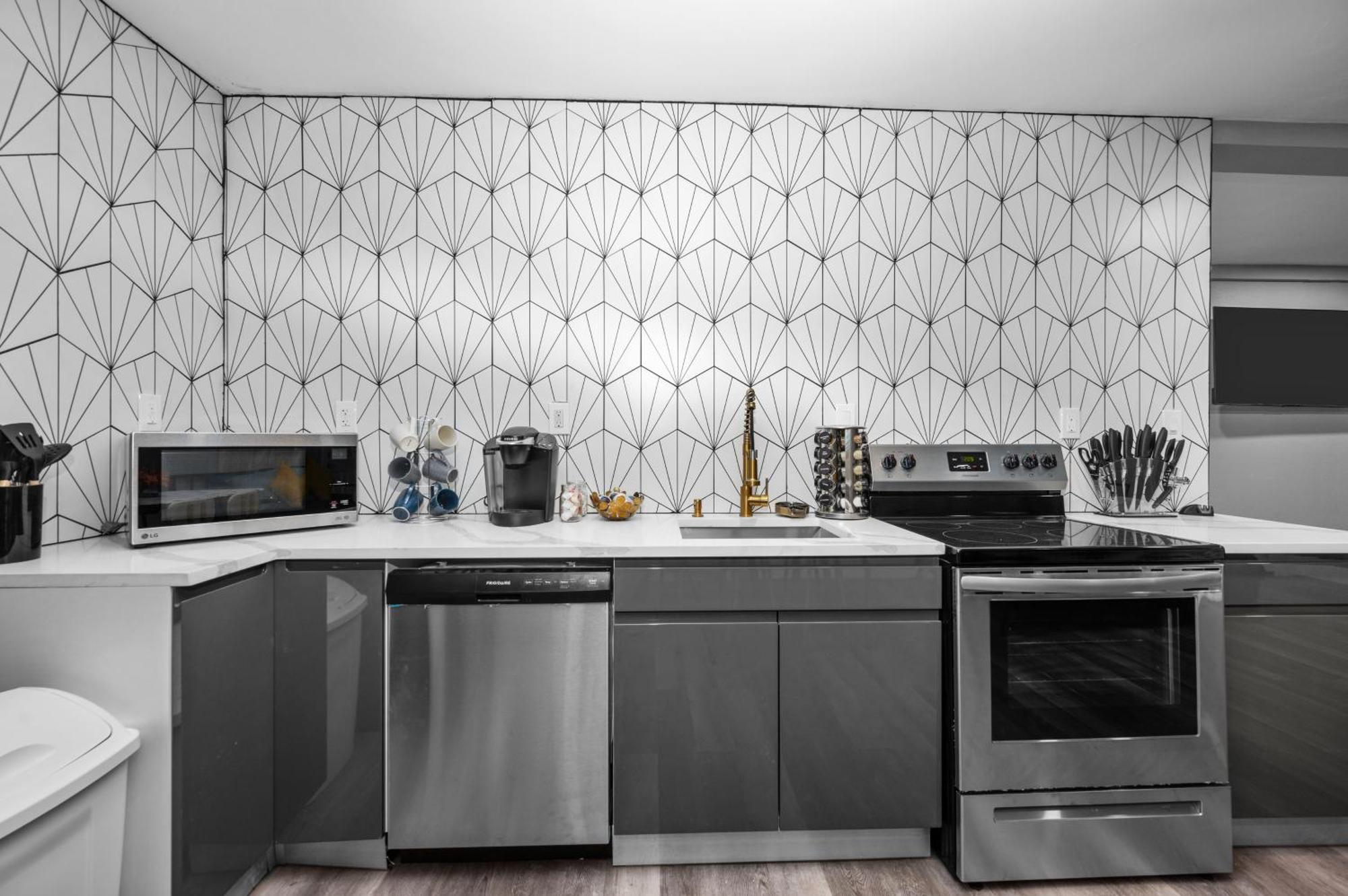 Modern 2Br City Center Getaway With Free Park Houston Buitenkant foto