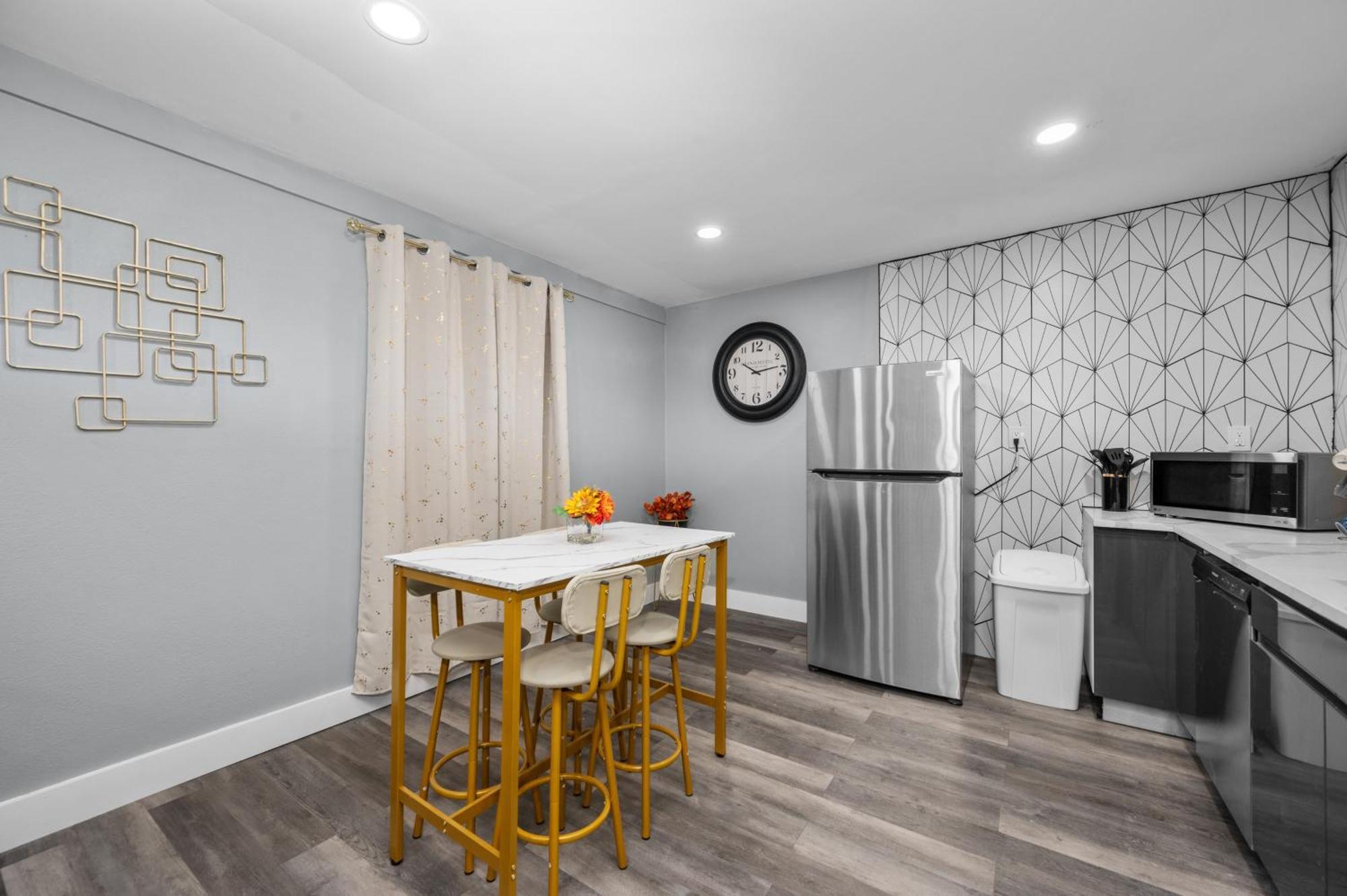 Modern 2Br City Center Getaway With Free Park Houston Buitenkant foto
