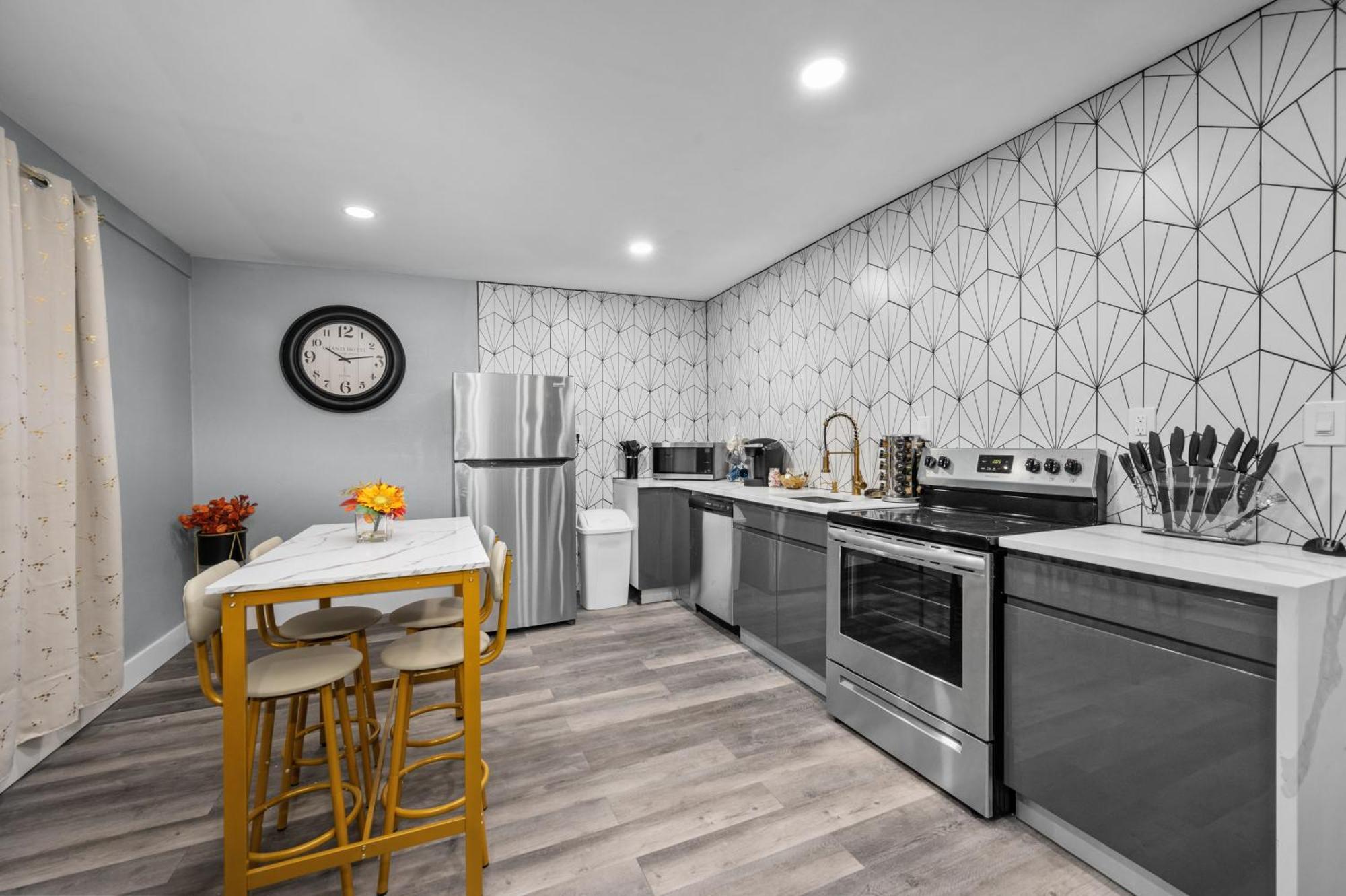 Modern 2Br City Center Getaway With Free Park Houston Buitenkant foto