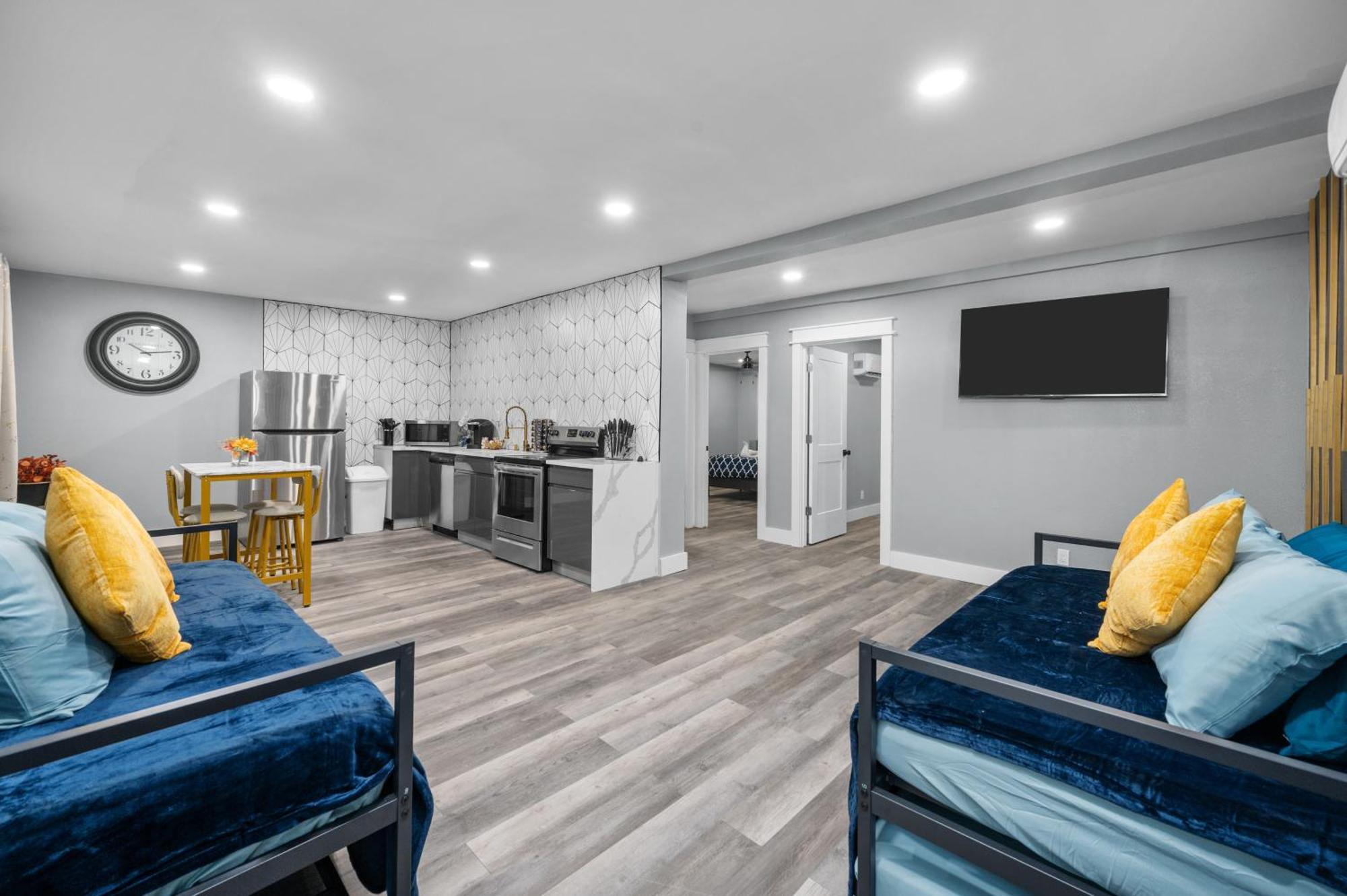 Modern 2Br City Center Getaway With Free Park Houston Buitenkant foto